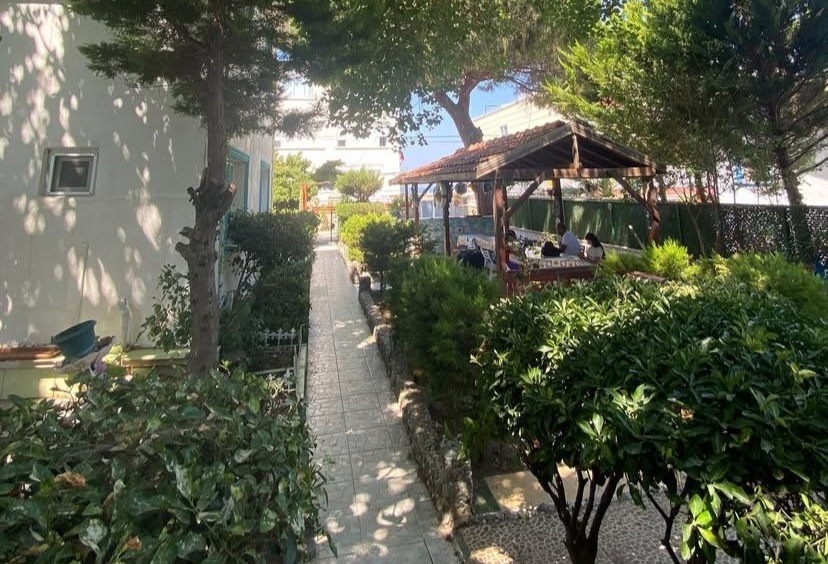 Avşa Kaan Motel Bahçe